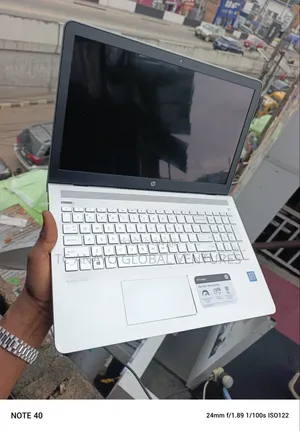 Laptop HP 15-fd1020ns 8GB Intel Core i5 SSD 256GB