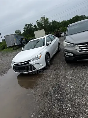 Toyota Camry XLE 4dr Sedan (2.5L 4cyl 6A) 2016 White