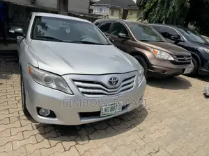 Toyota Camry LE 4dr Sedan (2.5L 4cyl 6A) 2011 Silver