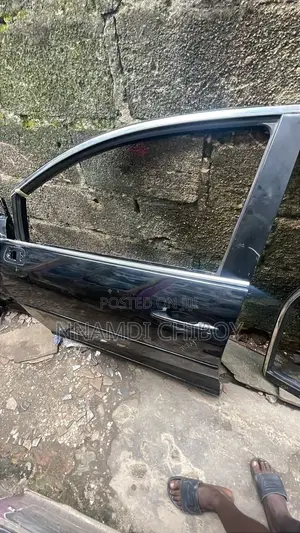 Venza 2010 Door Front Left Side Tokunbo Neat One