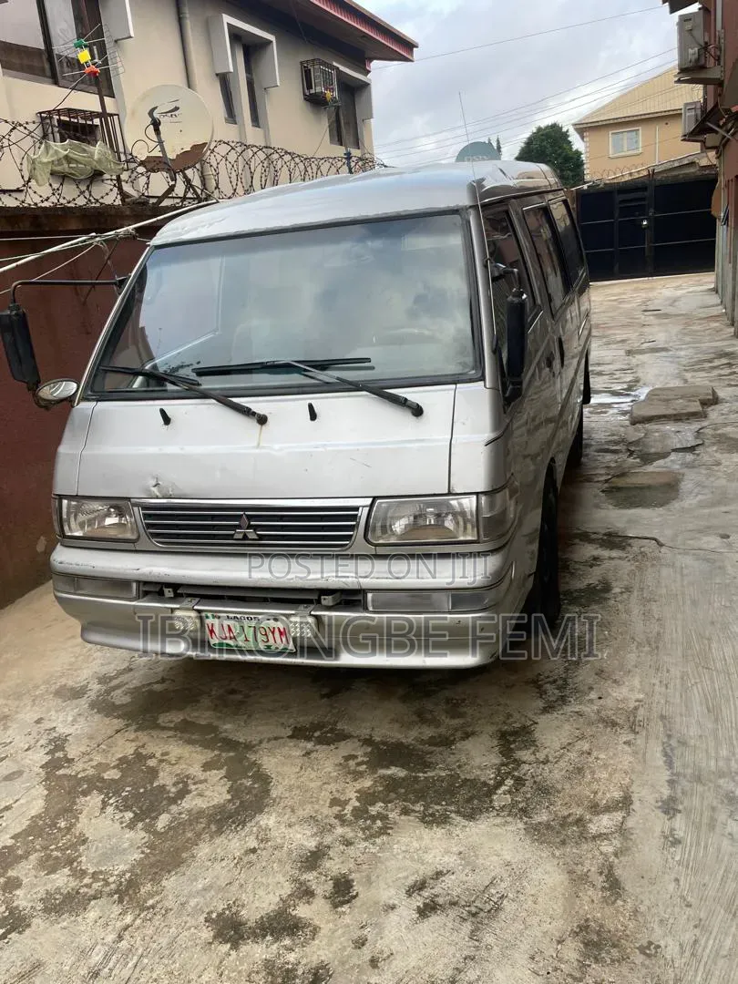 Mitsubishi L300 2001 Silver