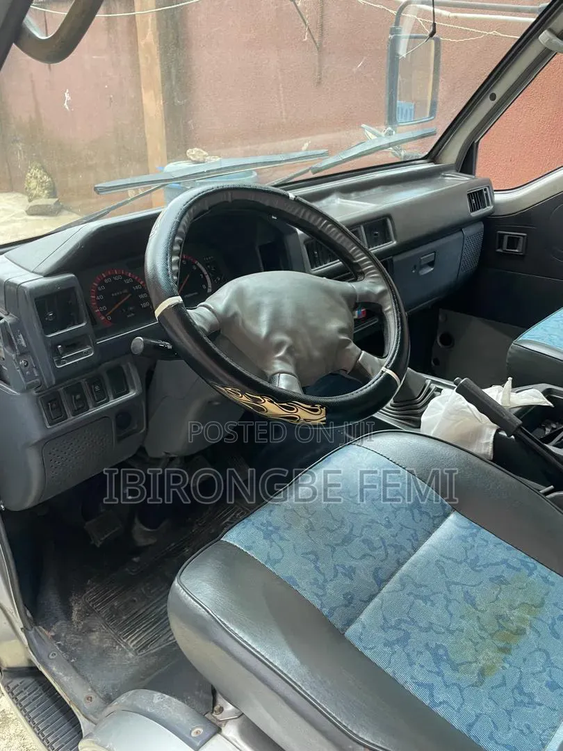 Mitsubishi L300 2001 Silver