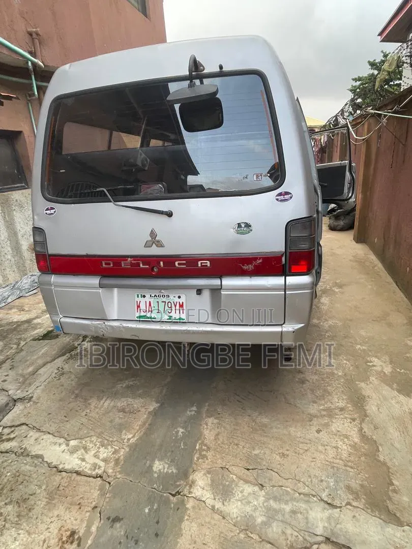 Mitsubishi L300 2001 Silver