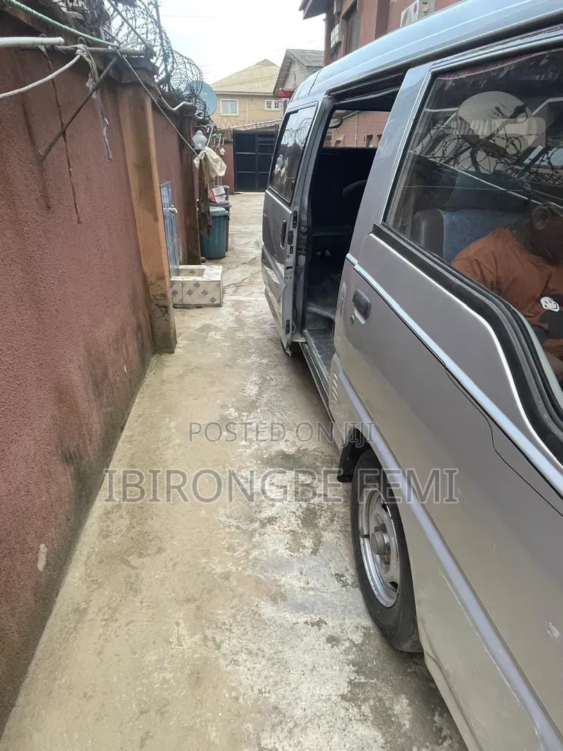 Mitsubishi L300 2001 Silver