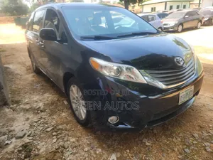 Toyota Sienna 2013 Black