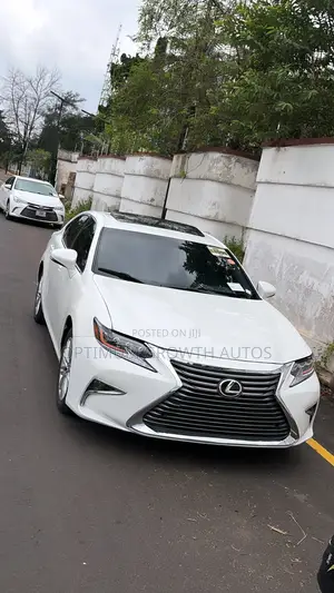 Lexus ES 350 FWD 2015 White