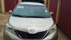 Toyota Sienna LE FWD 8-Passenger 2013 Gold