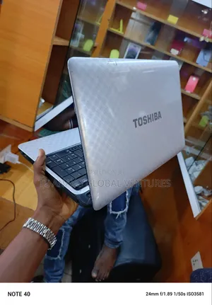 Laptop Toshiba Satellite L755 8GB Intel Core i3 HDD 320GB