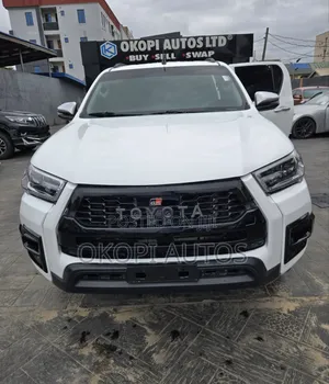 Toyota Hilux Revo Double Cab Petrol 2.7 AWD 2019 White