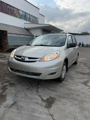 Toyota Sienna LE FWD 2006 Gold
