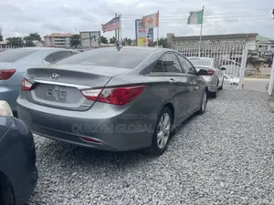 Hyundai Sonata Limited 2.0T Sedan (2.0L 4cyl 6A) 2011 Gray
