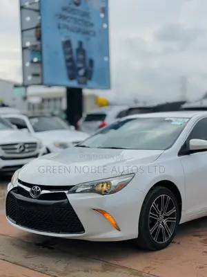 Toyota Camry SE w/Special Edition Pkg (2.5L 4cyl 6A) 2016 White