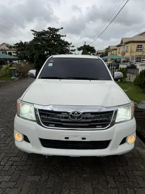 Toyota Hilux SR5 4x4 2013 White