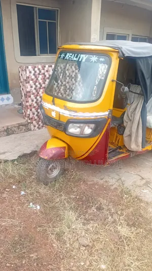 TVS King Deluxe Plus iTouch Start 2025 Yellow