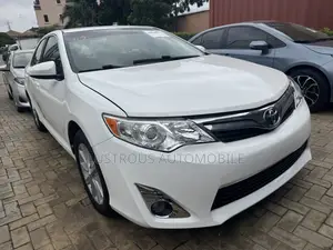 Toyota Camry XLE 4dr Sedan (2.5L 4cyl 6A) 2014 White