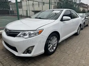 Toyota Camry XLE 4dr Sedan (2.5L 4cyl 6A) 2014 White