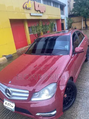 Mercedes-Benz C300 2011 Red