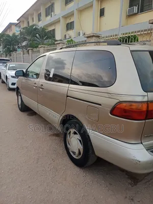 Toyota Sienna 2001 Gold