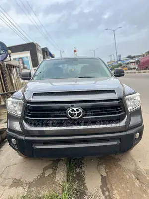 Toyota Tundra SR5 4dr Double Cab SB (4.6L 8cyl 6A) 2015 Gray