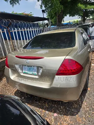 Honda Accord 2006 Gold