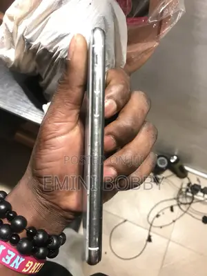 Apple iPhone X 64 GB White