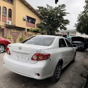 Toyota Corolla 2008 White