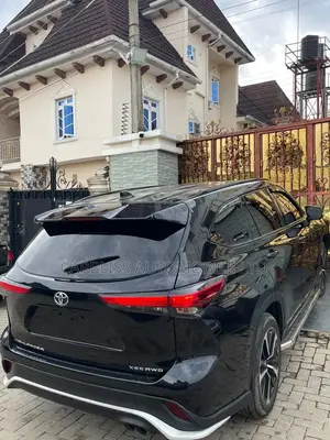 Toyota Highlander XSE 2021 Black
