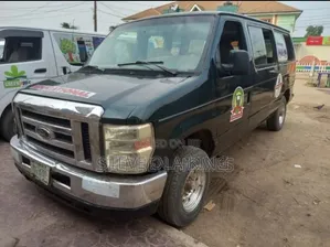 Ford E350 2008 Green