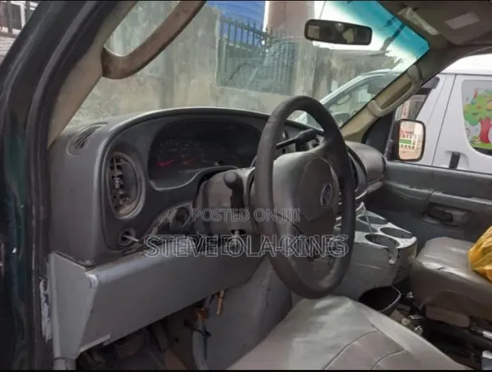 Ford E350 2008 Green