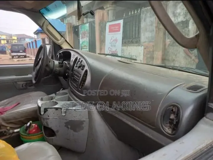 Ford E350 2008 Green