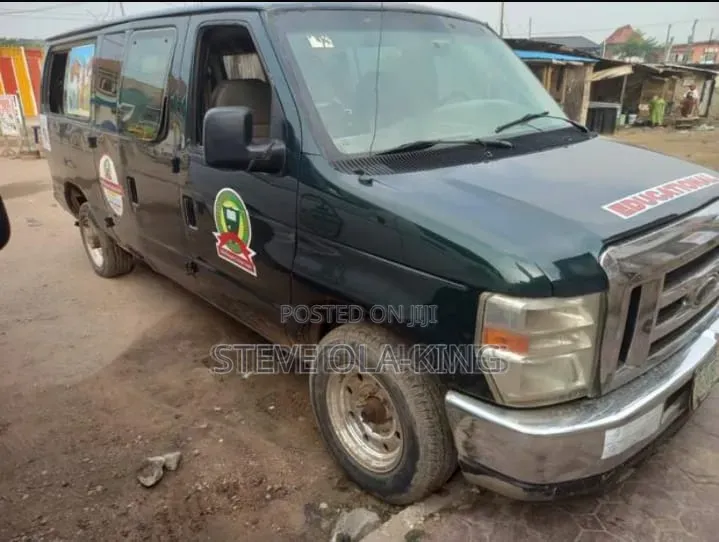 Ford E350 2008 Green