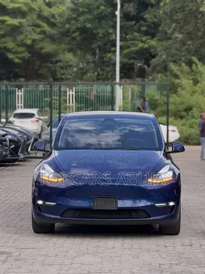Tesla Model 3 2023 Blue