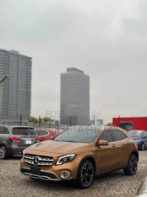 Mercedes-Benz GLA 250 2017 Gold