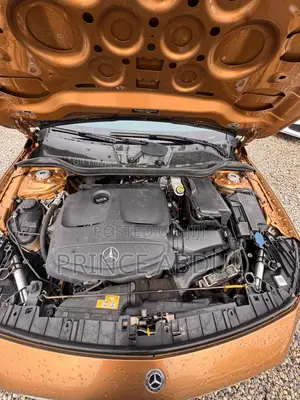 Mercedes-Benz GLA 250 2017 Gold