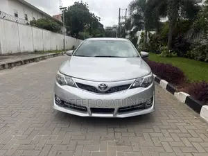 Toyota Camry SE 4dr Sedan (2.5L 4cyl 6A) 2014 Silver