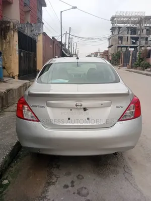 Nissan Versa 2012 Silver