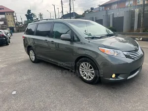 Toyota Sienna 2012 Green