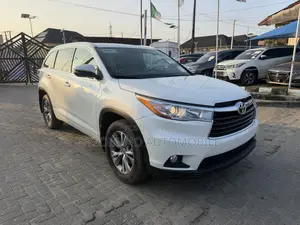 Toyota Highlander XLE 4dr SUV AWD (3.5L 6cyl 6A) 2015 White