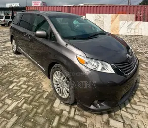 Toyota Sienna 2014 Brown