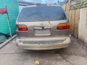 Toyota Sienna 2002 Gold