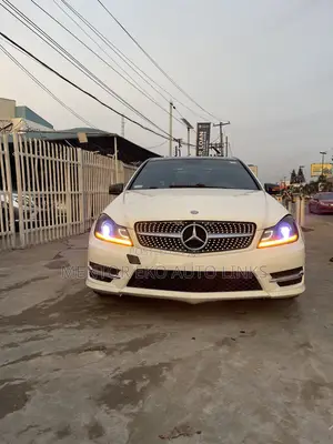 Mercedes-Benz C300 Sport Sedan AWD (3.0L 6cyl 7A) 2009 White