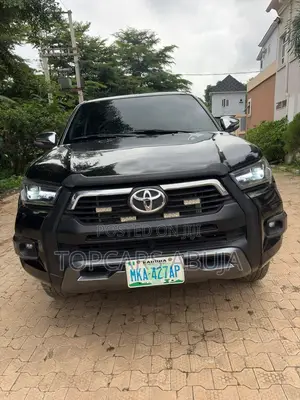 Toyota Hilux 2013 Black
