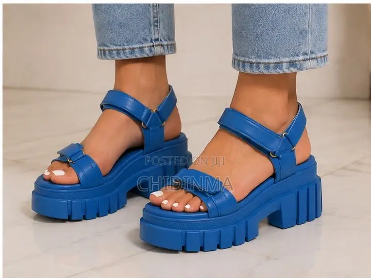 Women’s Blue Chunky Platform Sandals – Size