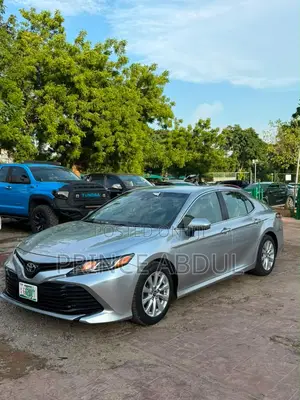 Toyota Camry 2018 Silver