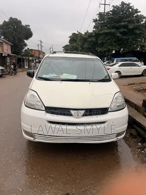 Toyota Sienna XLE 2005 White