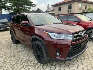 Toyota Highlander XLE 4x4 V6 (3.5L 6cyl 8A) 2018 Burgundy