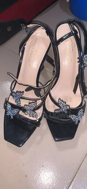 A 4 Inches Tall Black Heels