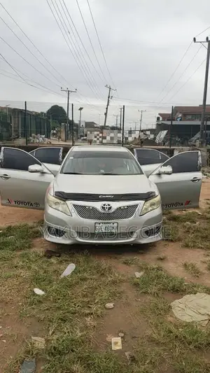 Toyota Camry 2010 Silver