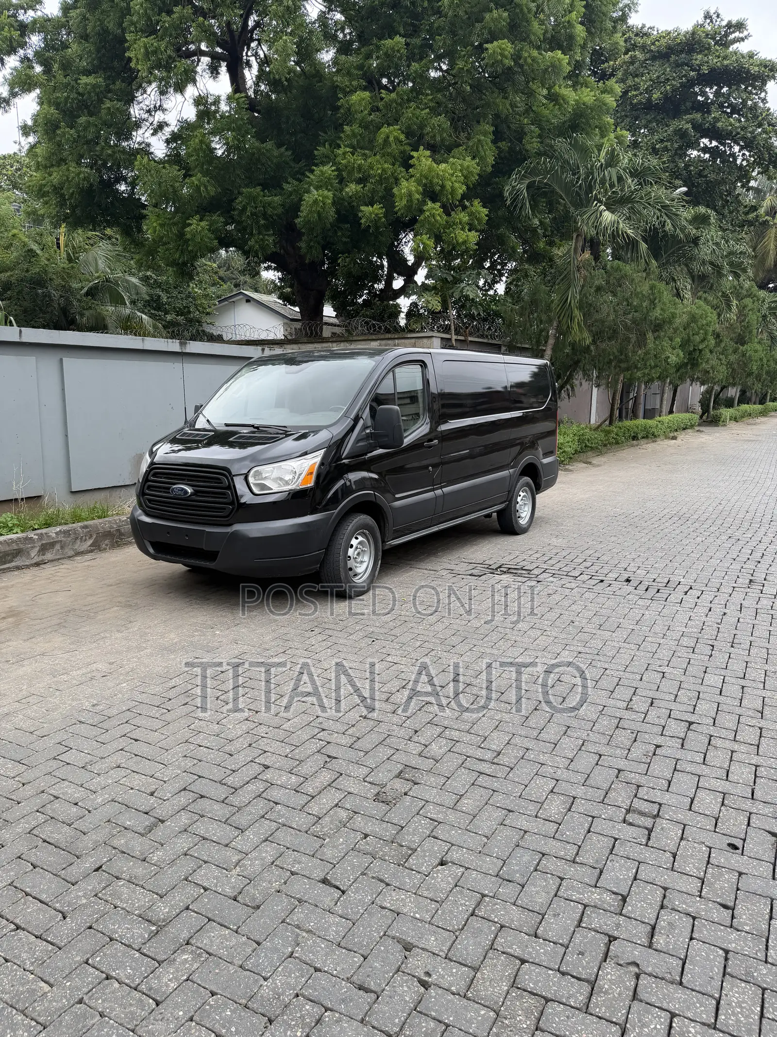 Ford E250 2016 Black