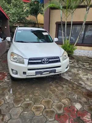 Toyota RAV4 2010 White